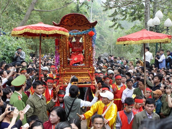 Ouverture de la Fête de la pagode des Parfums et celle de la fête Giong du Temple Soc